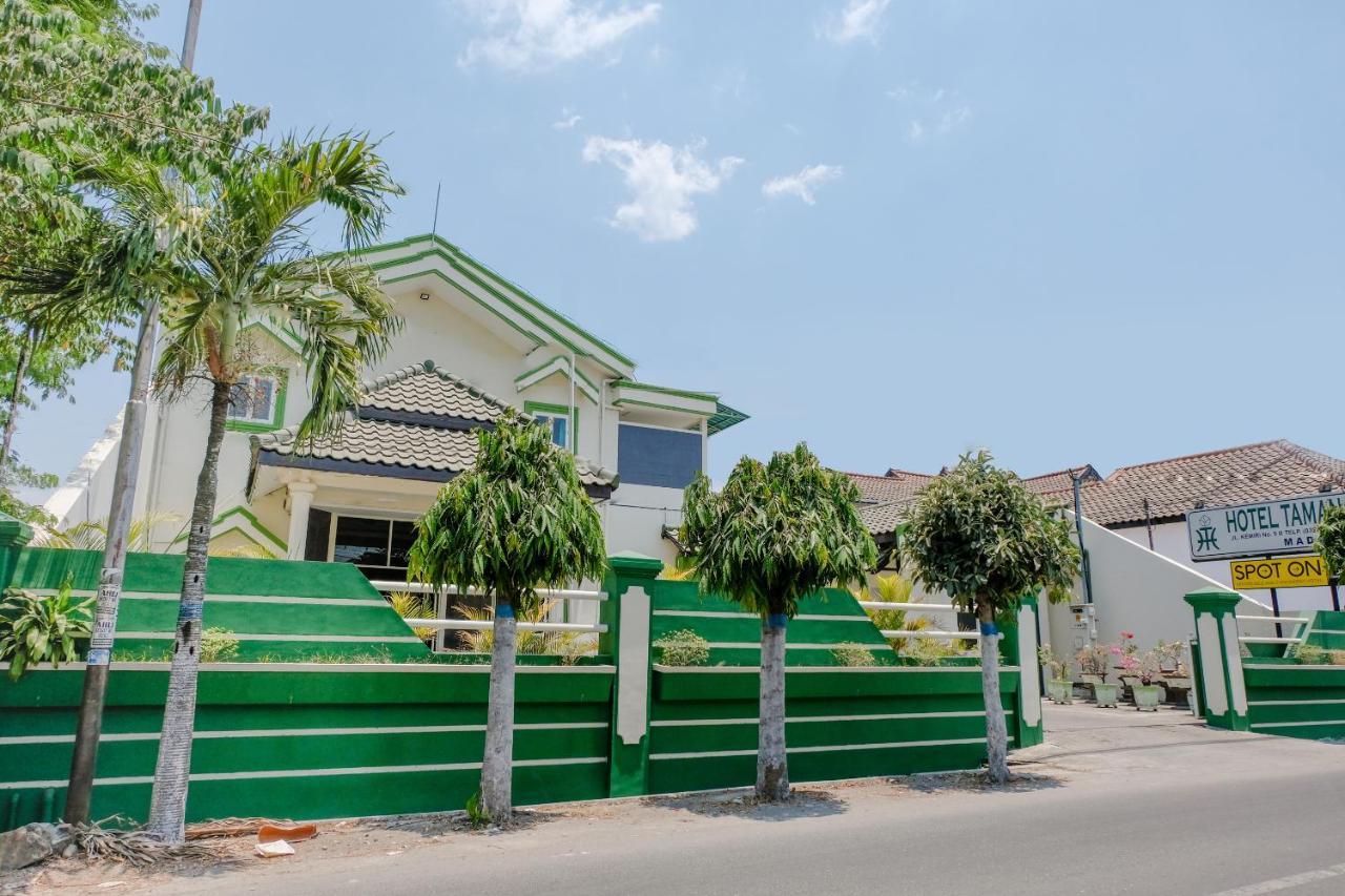Hotel Taman Indah Madiun Εξωτερικό φωτογραφία