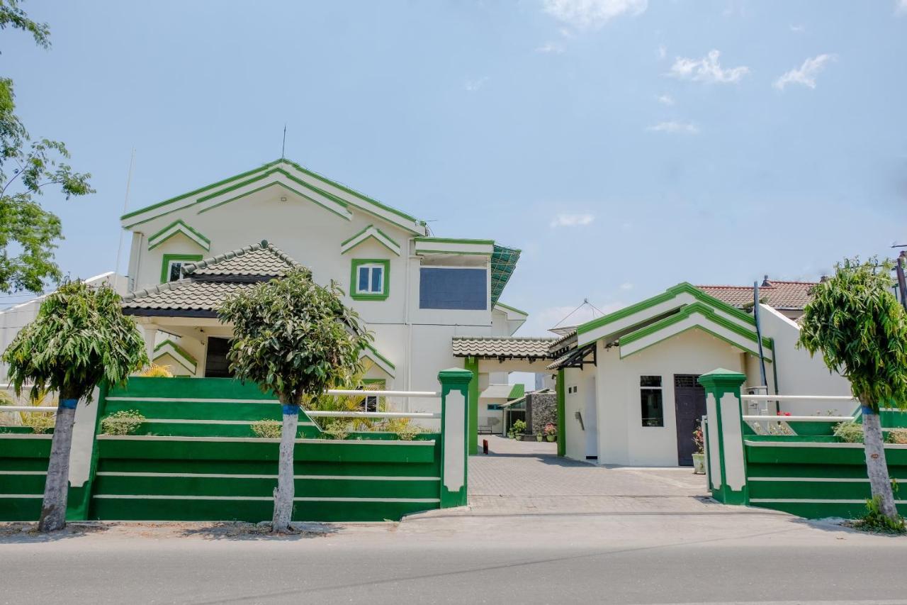 Hotel Taman Indah Madiun Εξωτερικό φωτογραφία